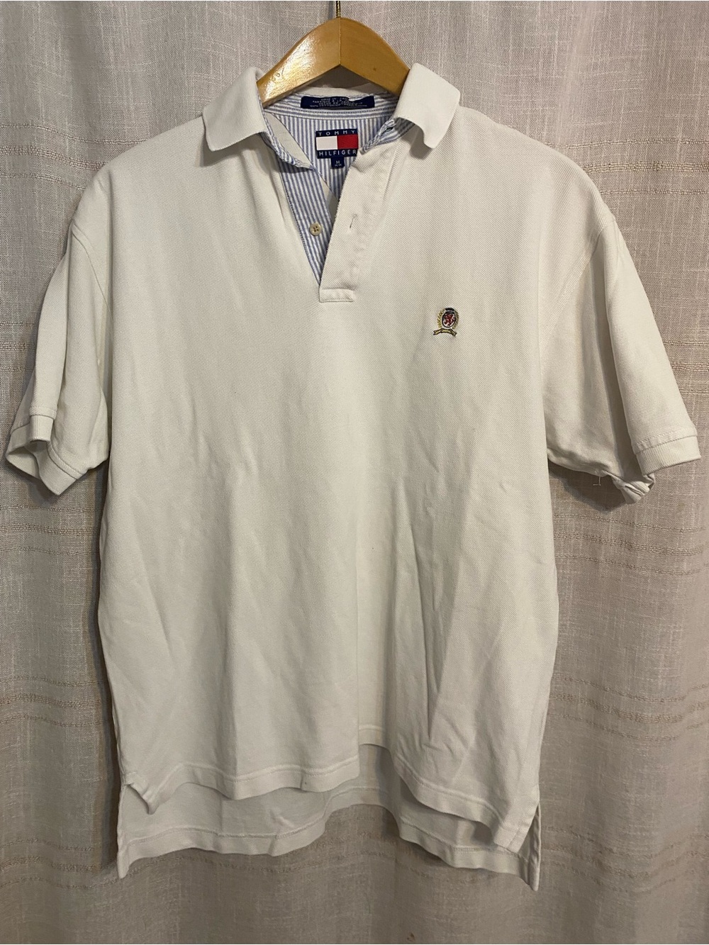 Vintage 90โs Tommy Hilfiger Crest Logo Piquรฉ Polo Shirt Menโs Medium White